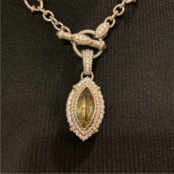 Elegant Silver Pendant Necklace from Judith repica - Picture 6 of 8